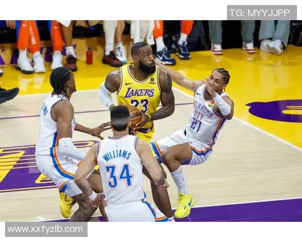 2012年湖人与雷霆第二场激战回顾球星对决与战术博弈的精彩瞬间